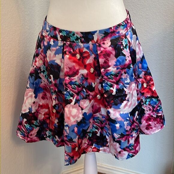 Teeze Me Multi-Colored Wide Pleat Floral Miniskirt - Size 7/8 - Picture 1 of 5
